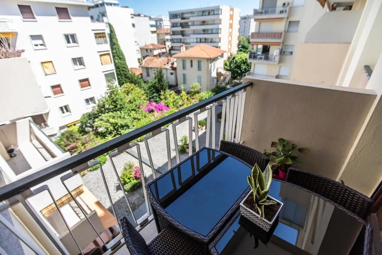 Апартаменты ++++ Renovated Cosy 50M2 Sunny Flat / Balcony / Close To Beach And To The Palais Des Festivals ++++ Канны