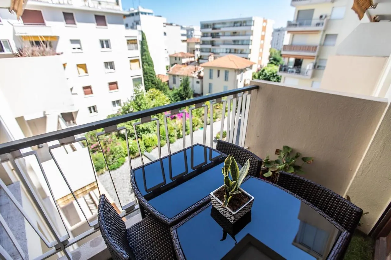 Апартаменты ++++ Renovated Cosy 50M2 Sunny Flat / Balcony / Close To Beach And To The Palais Des Festivals ++++ Канны Франция