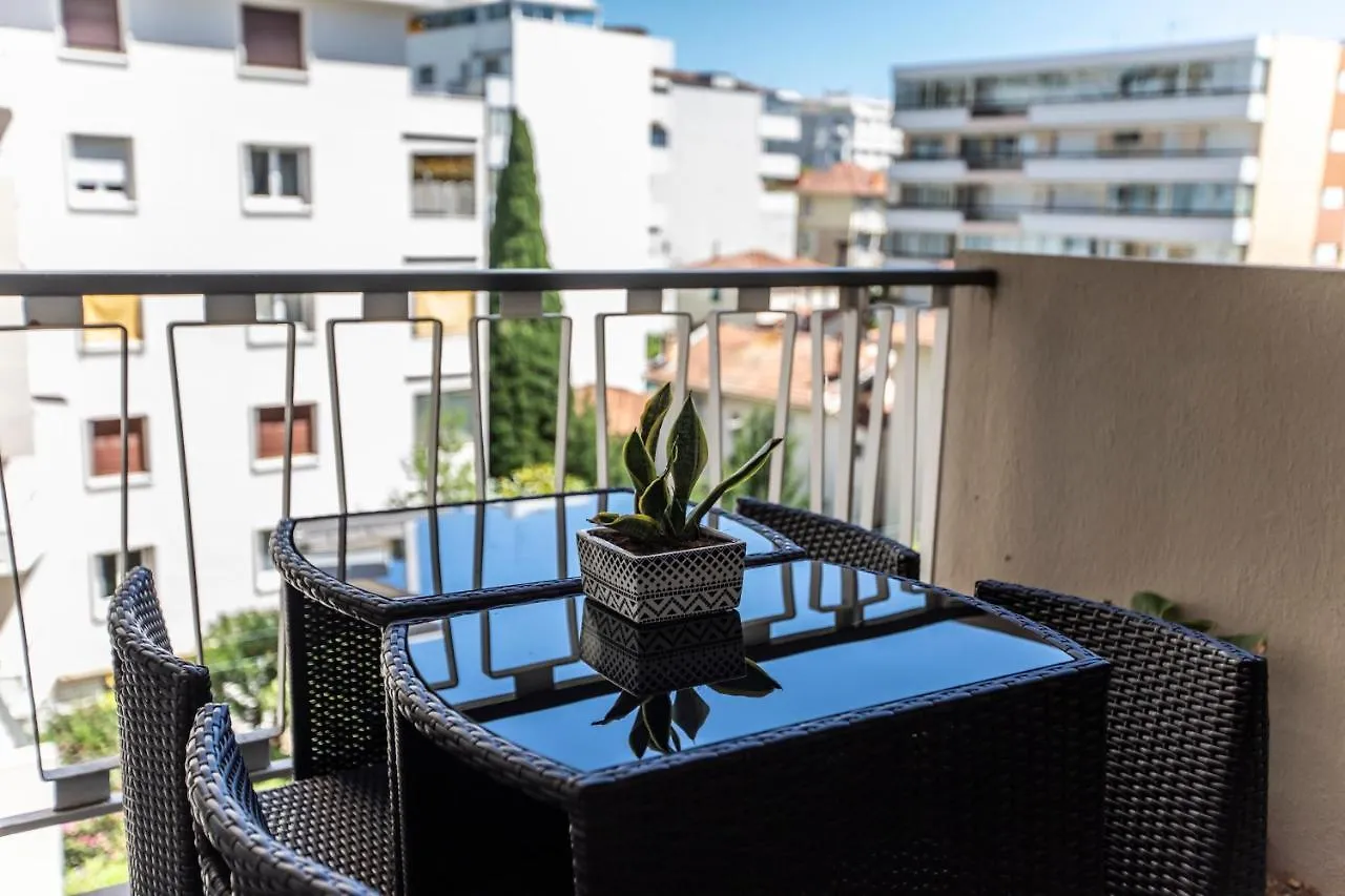 Апартаменты ++++ Renovated Cosy 50M2 Sunny Flat / Balcony / Close To Beach And To The Palais Des Festivals ++++ Канны Франция